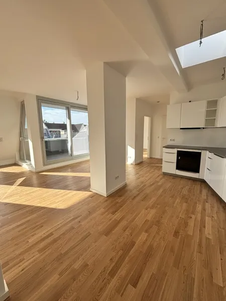 Erstbezug nach Dachgeschossausbau - Moderne Wohnung mit Terrasse und Einbauküche — photo 1